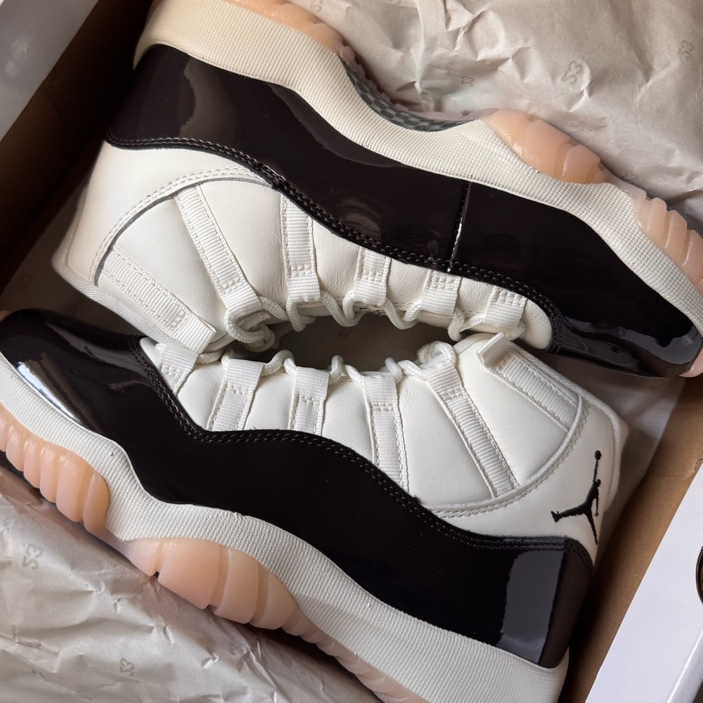 JORDAN 11 NEAPOLITAN